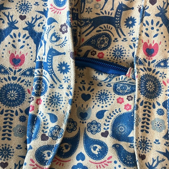 Kavu women’s sling pack with matching Wallet - Picture 2 of 16